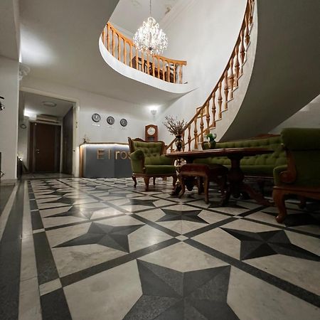Elross Hotel Yerevan Bagian luar foto