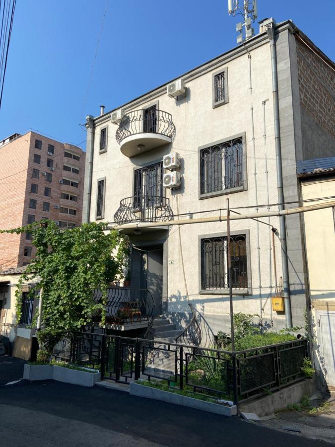 Elross Hotel Yerevan Bagian luar foto