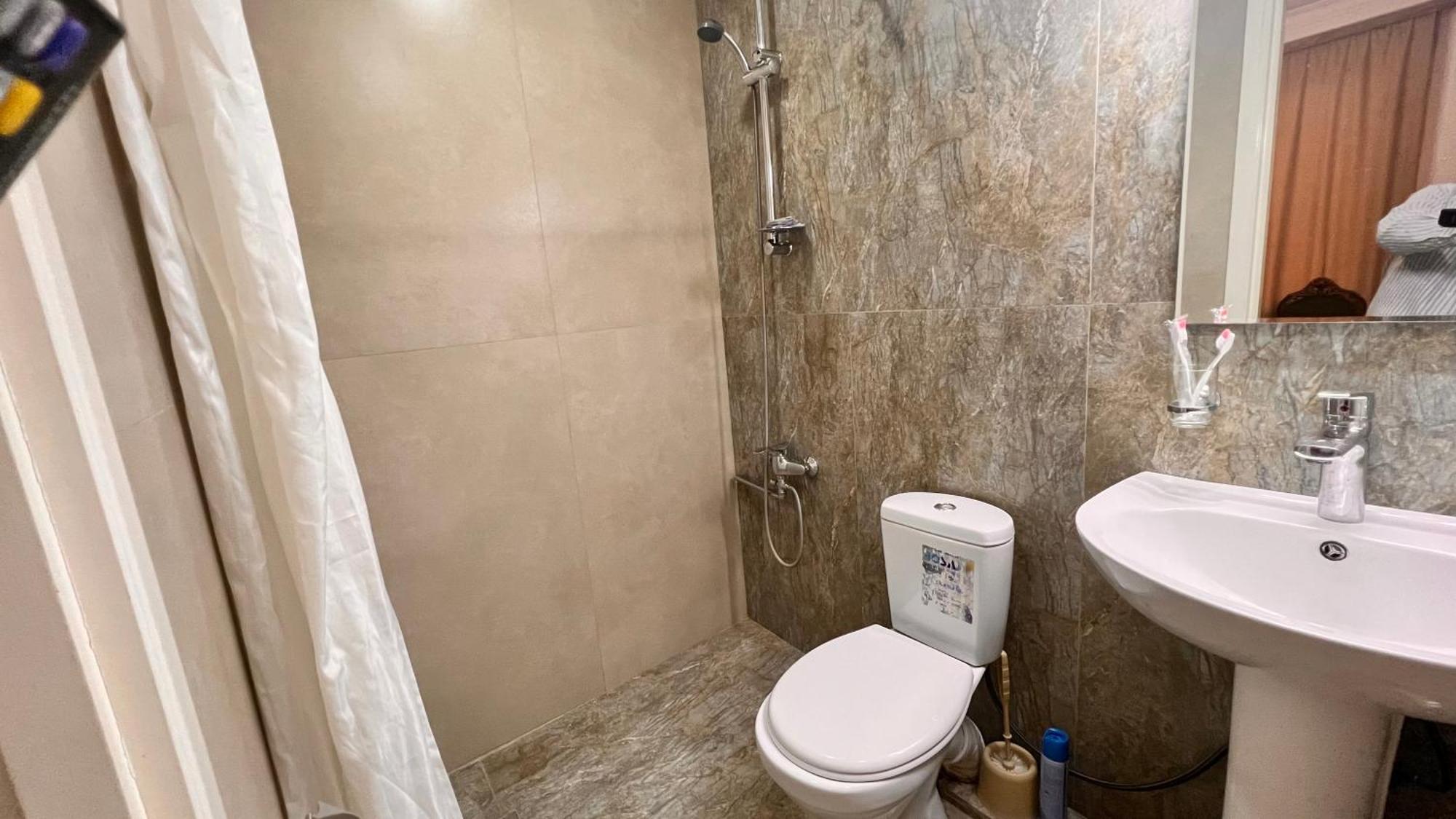 Elross Hotel Yerevan Bagian luar foto