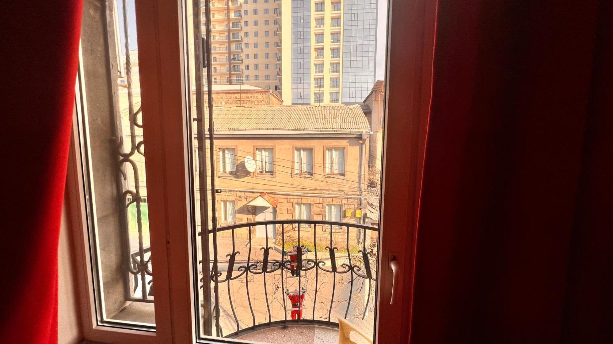 Elross Hotel Yerevan Bagian luar foto