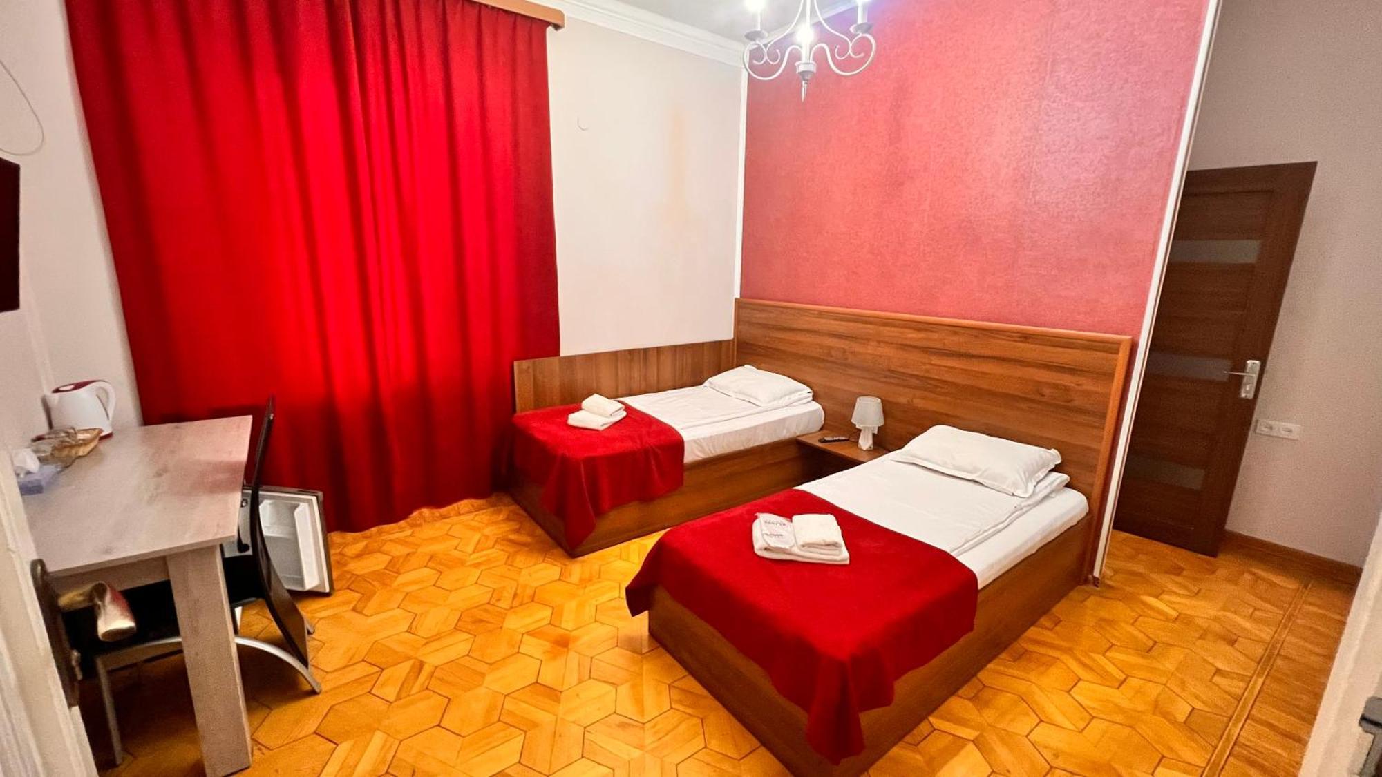 Elross Hotel Yerevan Bagian luar foto