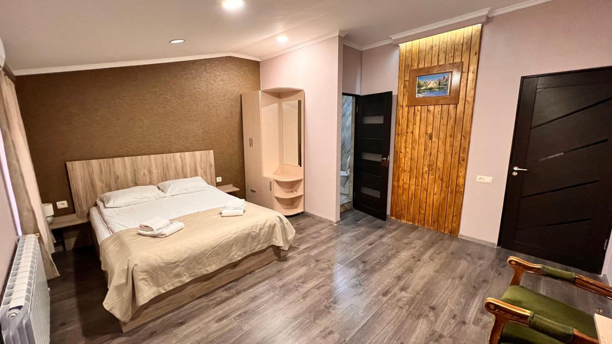 Elross Hotel Yerevan Bagian luar foto