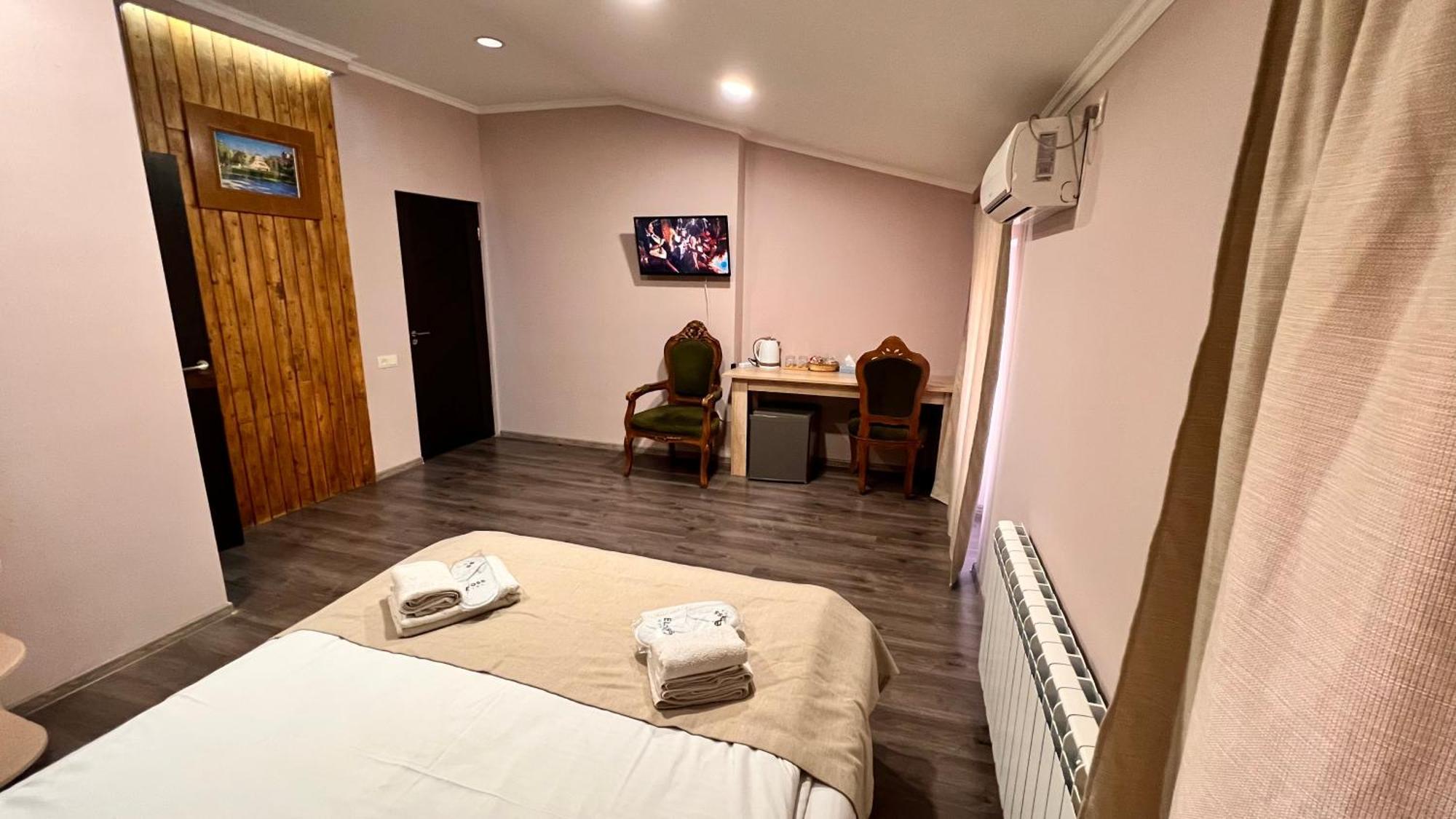 Elross Hotel Yerevan Bagian luar foto