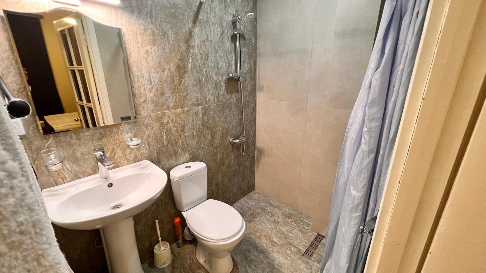 Elross Hotel Yerevan Bagian luar foto